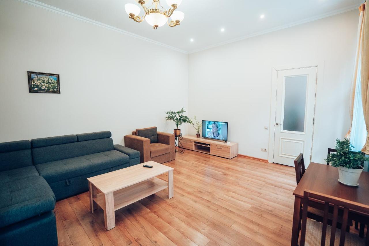 Wonderful Flat On City Center Uzhhorod Εξωτερικό φωτογραφία